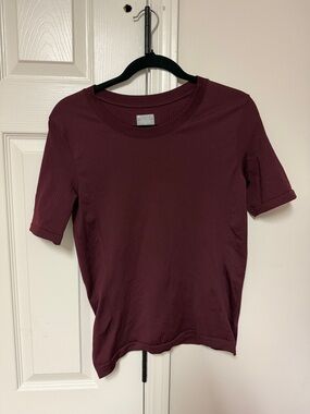 Athleta Short Sleeve Ribbed Tee - Burgundy